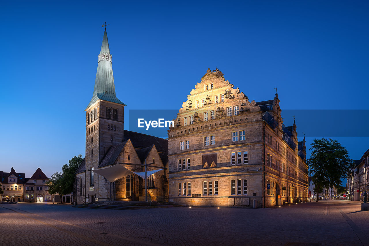 Nicolaikirche und hochzeitshaus in hameln