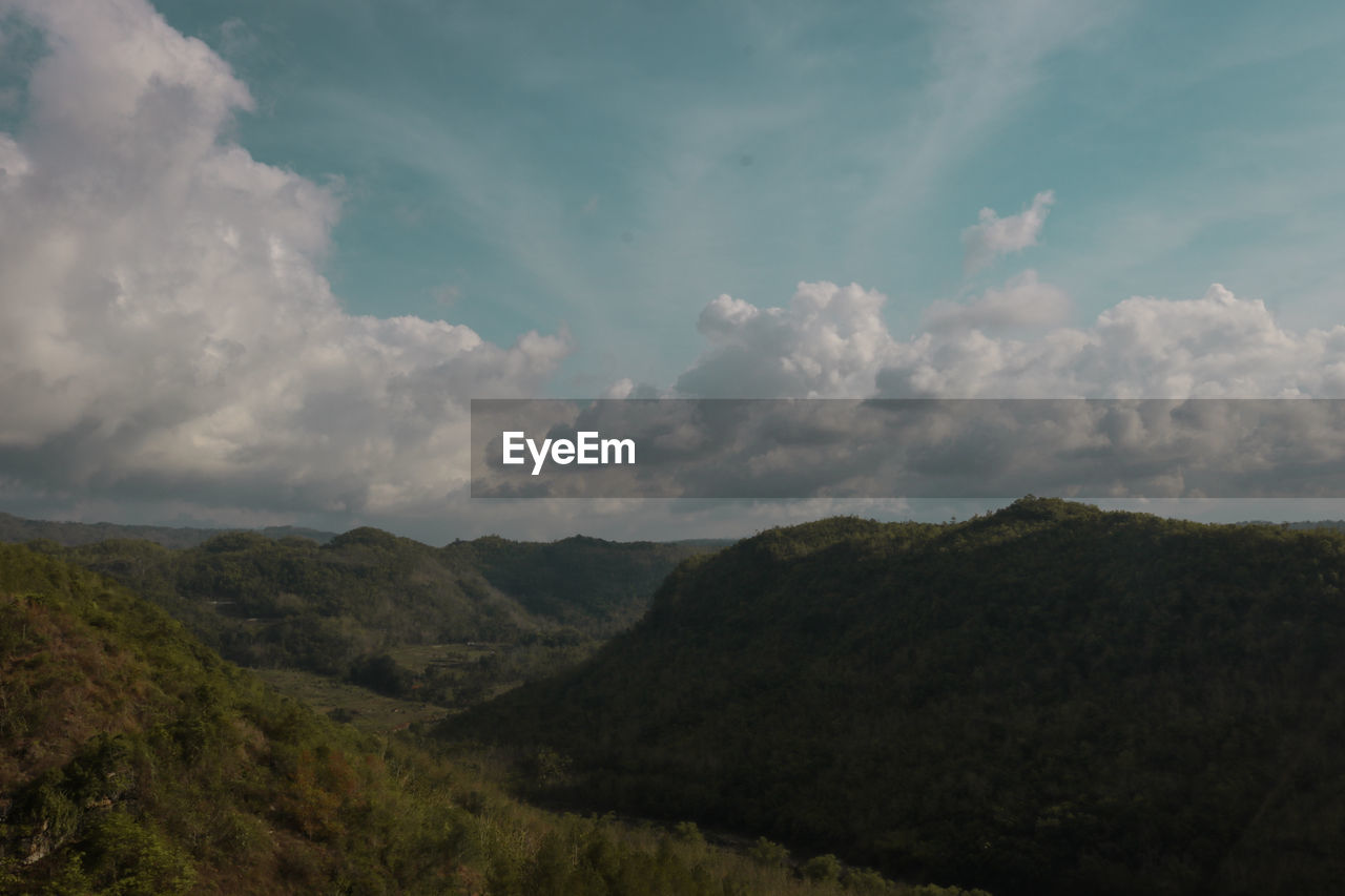 SCENIC VIEW OF LAND AND MOUNTAINS AGAINST SKY