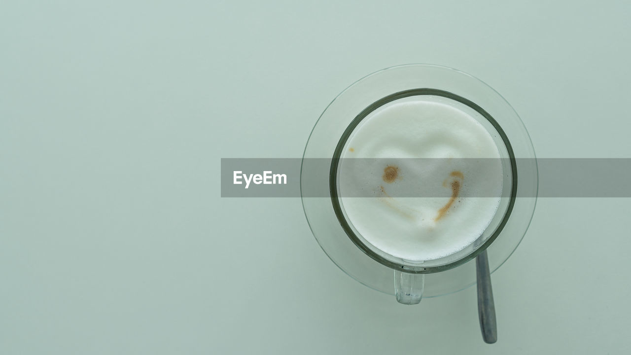 DIRECTLY ABOVE SHOT OF COFFEE CUP ON GLASS