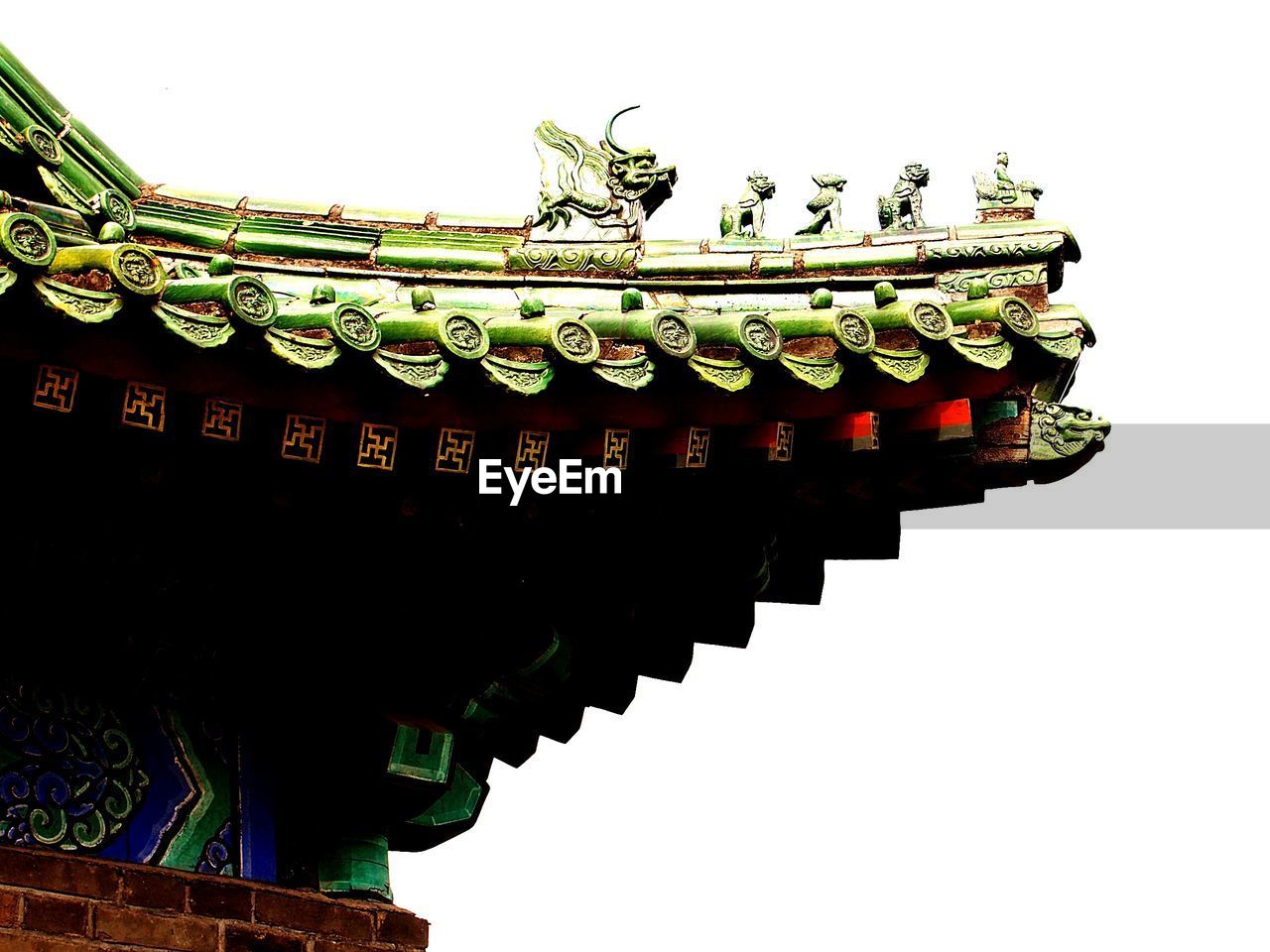 LOW ANGLE VIEW OF TRADITIONAL TEMPLE