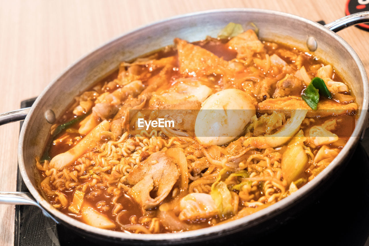 CLOSE-UP OF SEAFOOD IN BOWL