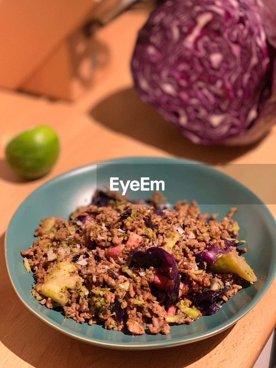 HIGH ANGLE VIEW OF MEAL SERVED IN BOWL