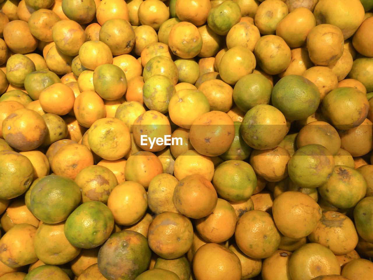 FULL FRAME SHOT OF FRUITS IN MARKET