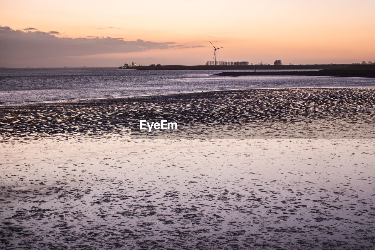 VIEW OF SEA AT SUNSET