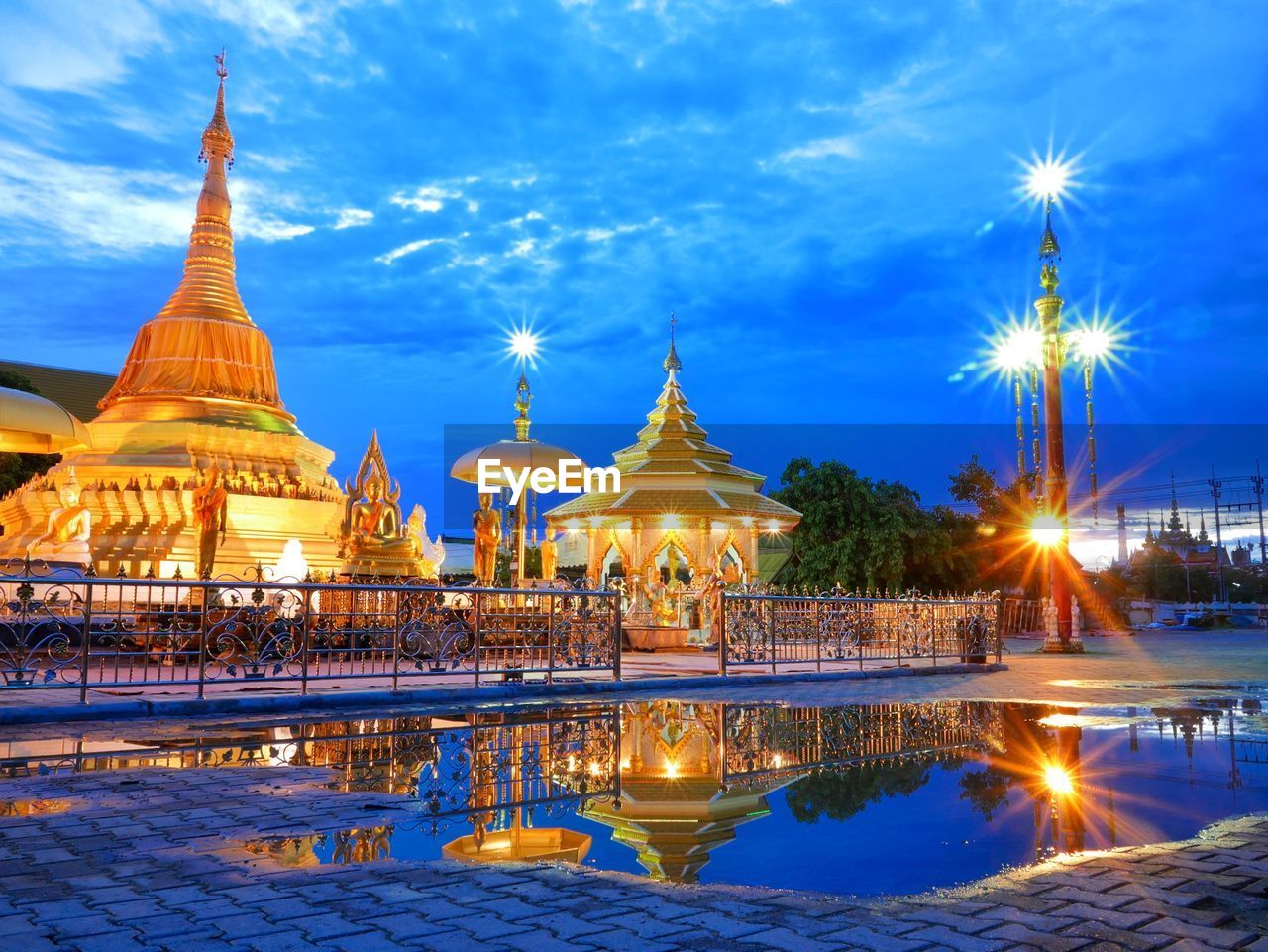 VIEW OF ILLUMINATED BUILDING AT DUSK