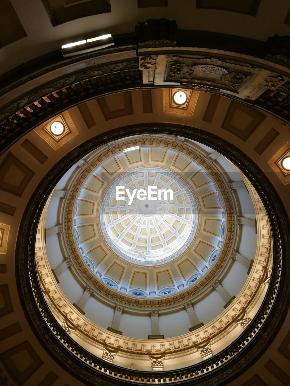 LOW ANGLE VIEW OF DOME ON CEILING