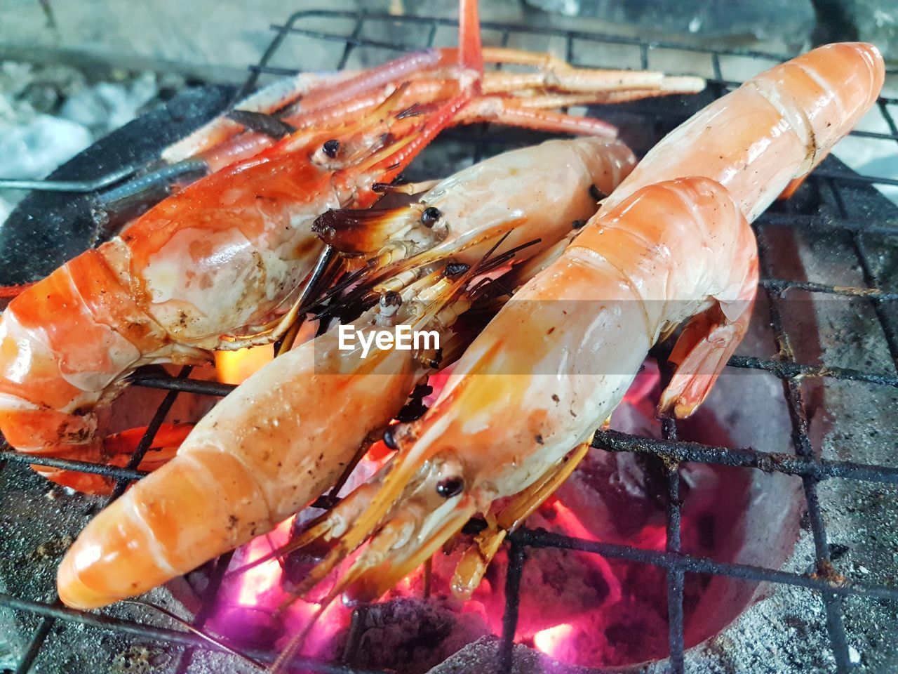 HIGH ANGLE VIEW OF FISH ON BARBECUE