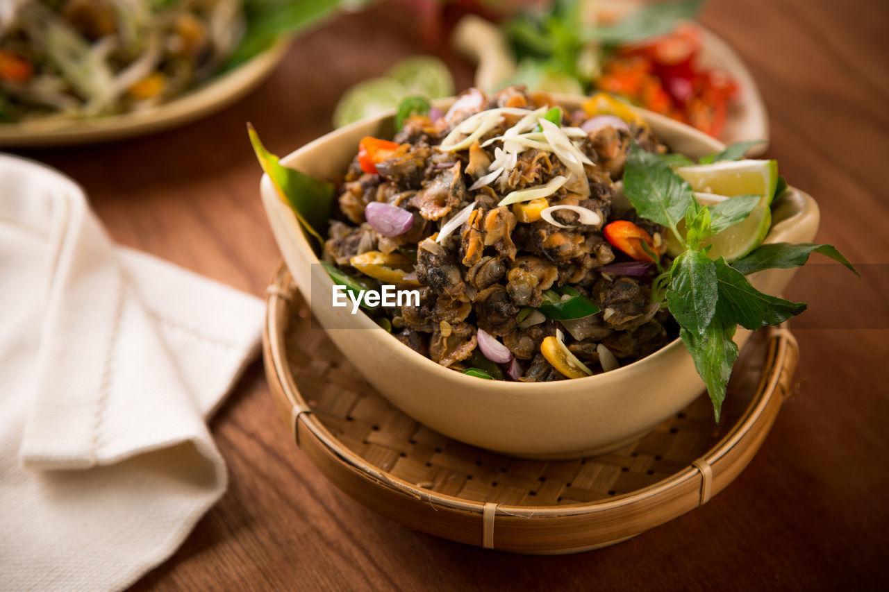 CLOSE-UP OF FOOD ON TABLE