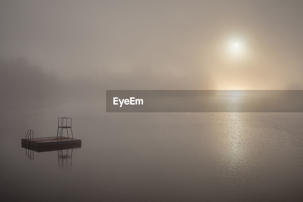 BOAT IN SEA AGAINST SKY DURING SUNSET