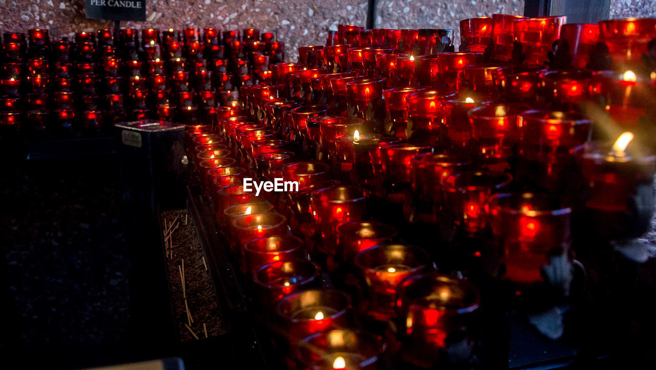 CLOSE-UP OF ILLUMINATED CHRISTMAS LIGHTS