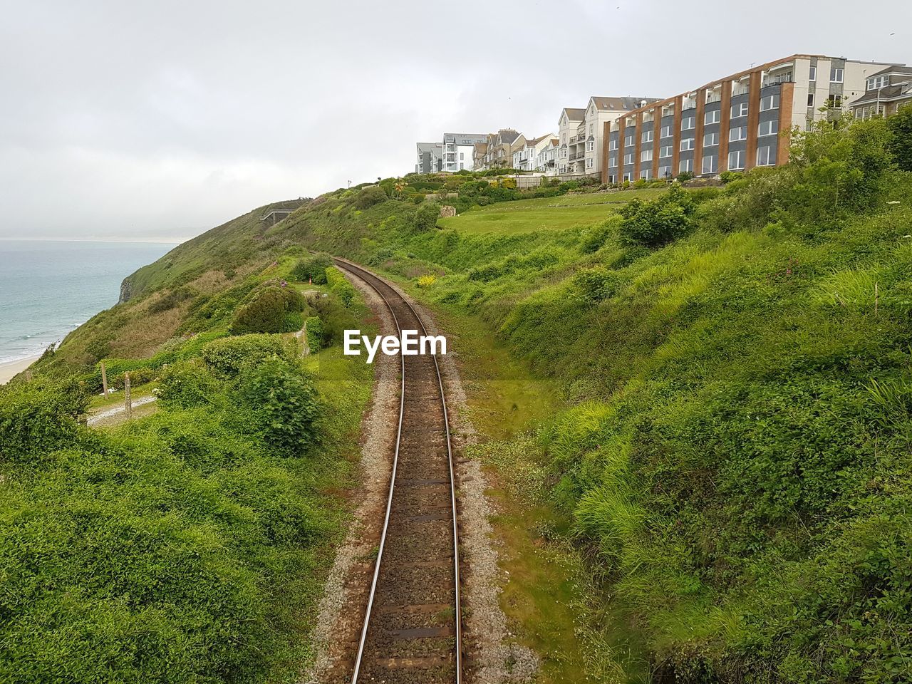 PANORAMIC SHOT OF RAILROAD TRACK