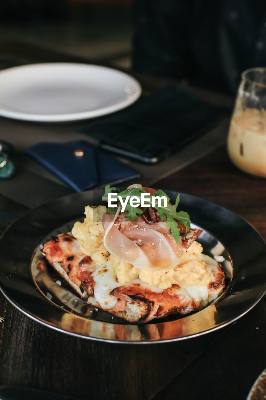 HIGH ANGLE VIEW OF FOOD SERVED IN PLATE