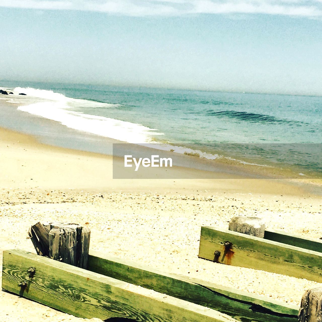 HIGH ANGLE VIEW OF BEACH