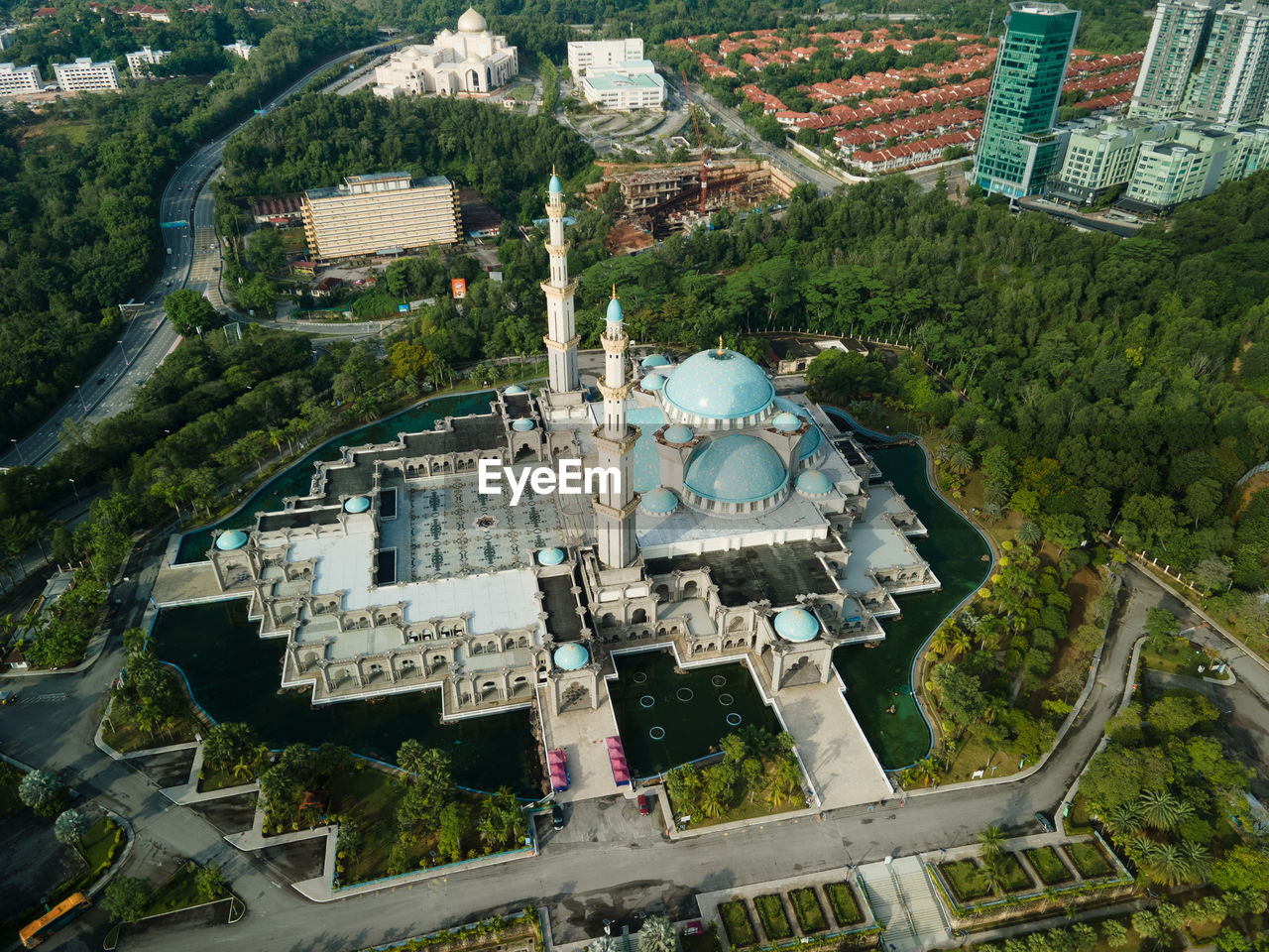 An aerial photograph of malaysia federal mosque situated in kuala lumpur