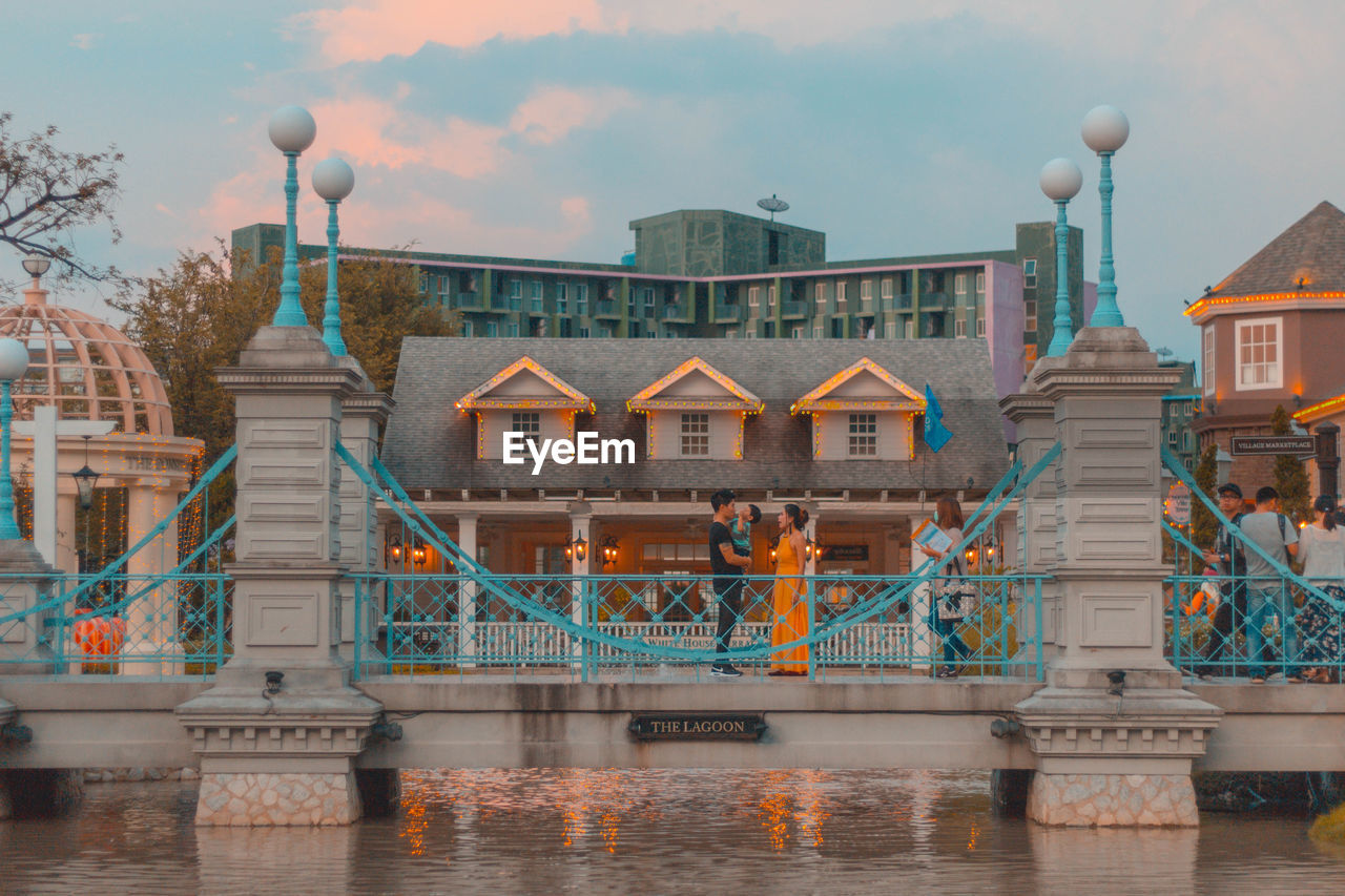 BRIDGE OVER RIVER AGAINST BUILDINGS