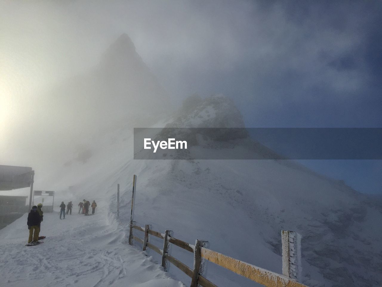 SNOW COVERED MOUNTAIN AGAINST SKY