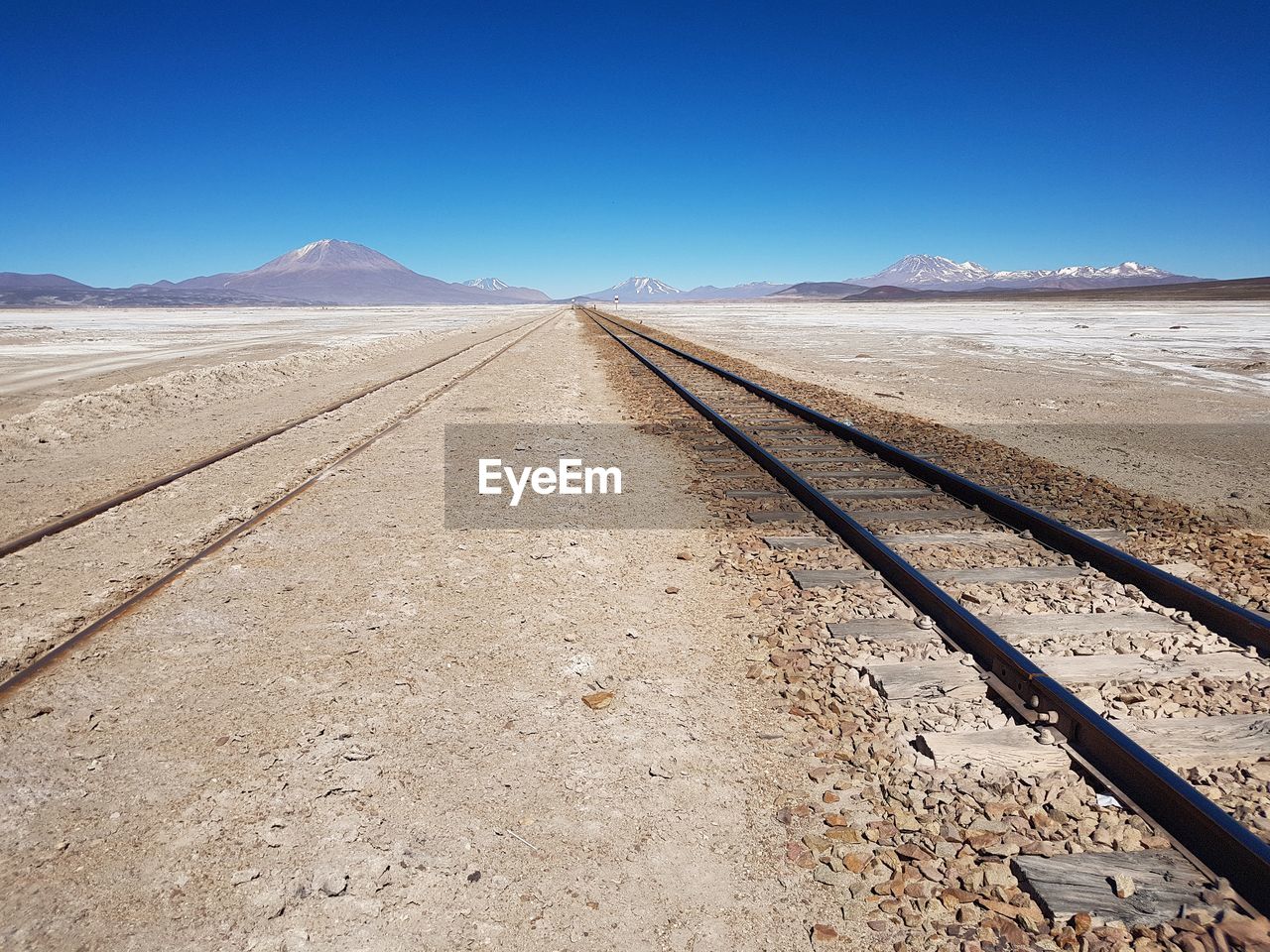 VIEW OF EMPTY ROAD ON DESERT