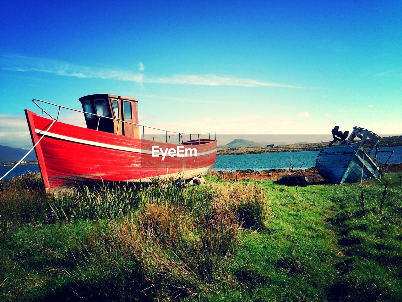 VIEW OF ABANDONED BOAT ON BEACH AGAINST SKY