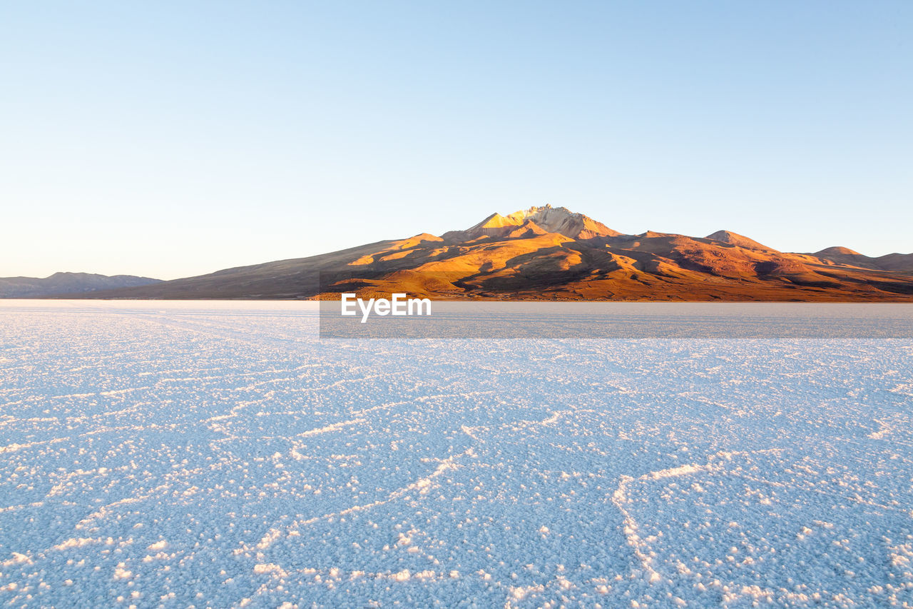 SCENIC VIEW OF SNOWCAPPED MOUNTAIN AGAINST BLUE SKY