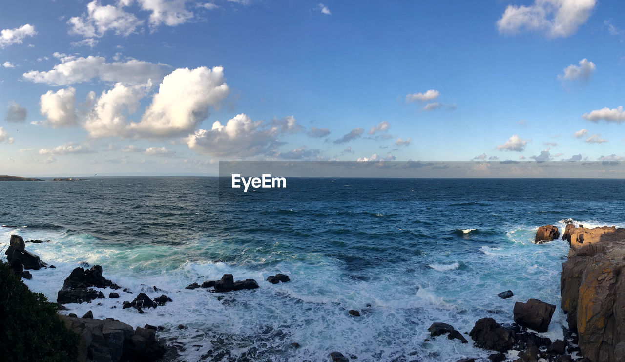 PANORAMIC VIEW OF BEACH AGAINST SKY