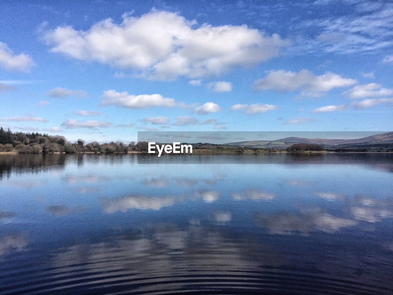 SCENIC VIEW OF LAKE AGAINST CLOUDY SKY