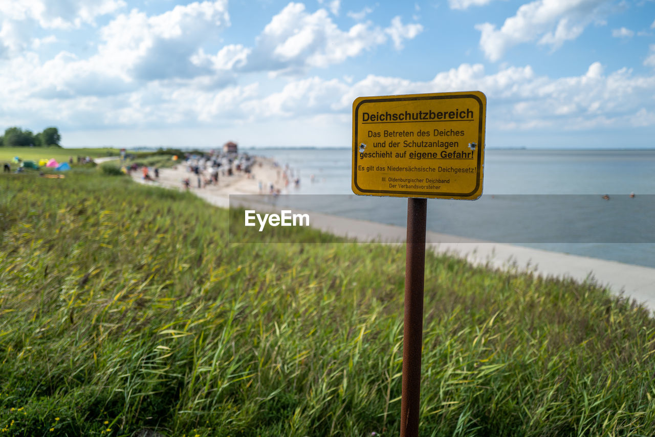 INFORMATION SIGN ON LAND