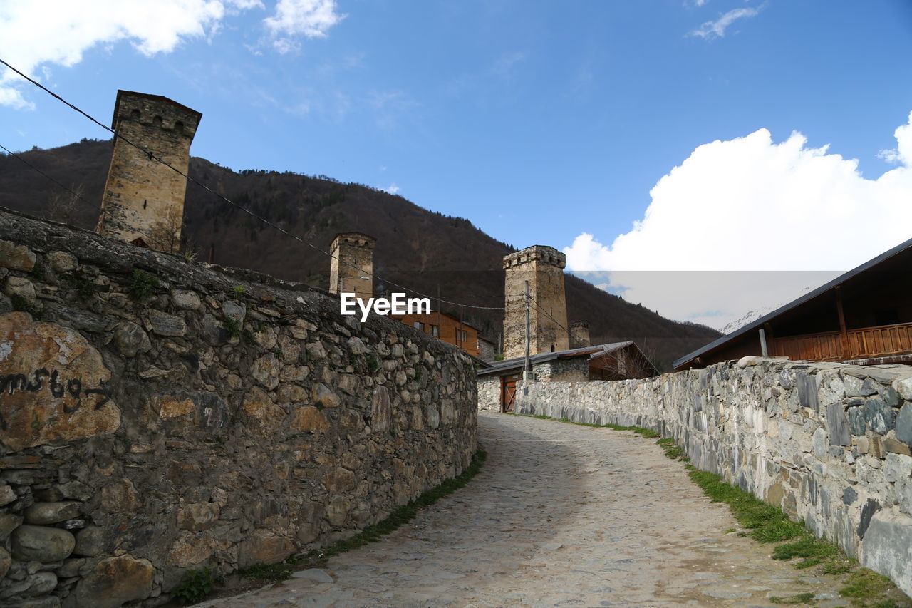 VIEW OF OLD BUILDING AGAINST SKY