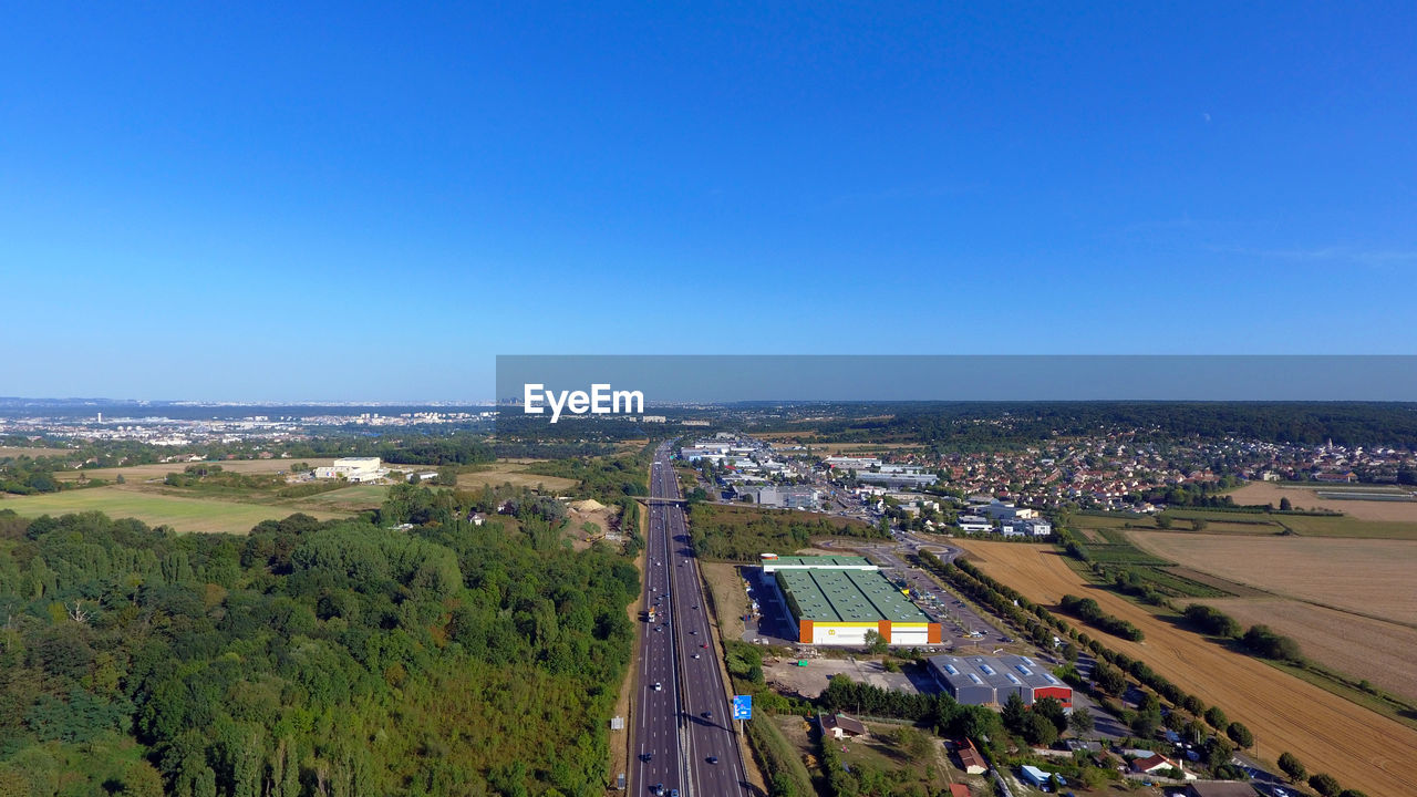 HIGH ANGLE VIEW OF CITYSCAPE AGAINST CLEAR BLUE SKY