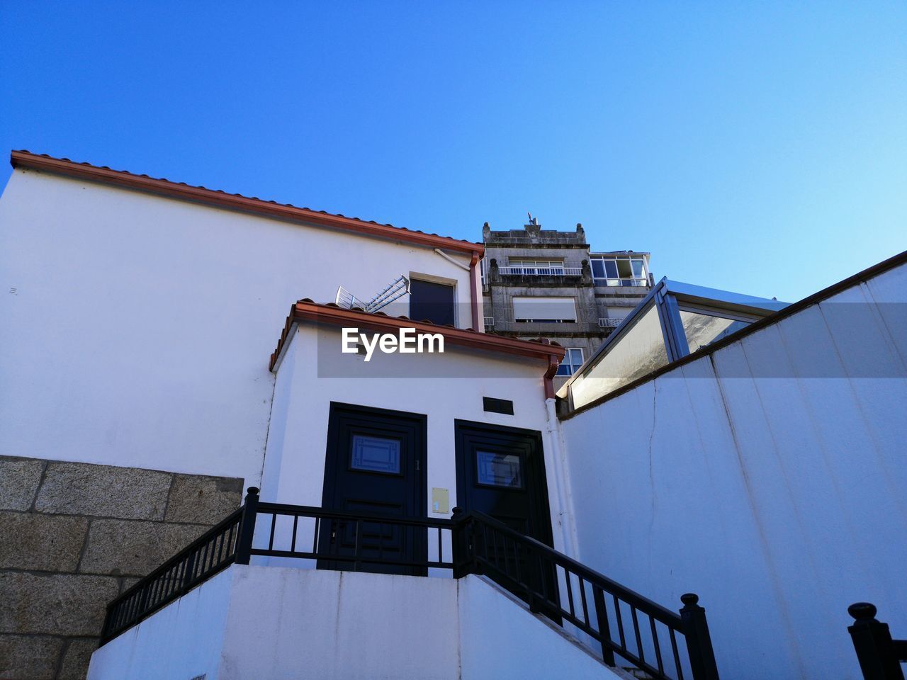 blue, architecture, built structure, house, building exterior, sky, clear sky, roof, facade, building, nature, low angle view, no people, day, outdoors, sunny, city