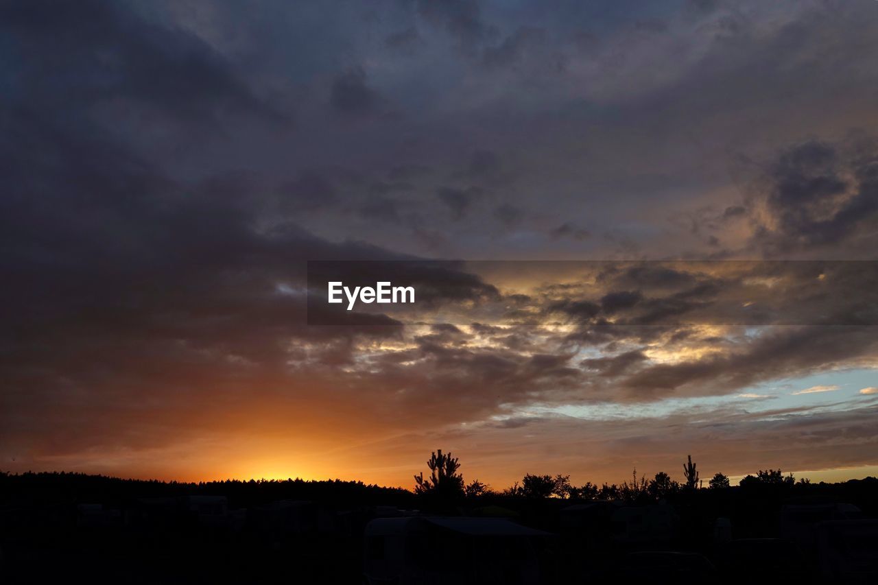 SCENIC VIEW OF DRAMATIC SKY OVER SILHOUETTE LANDSCAPE