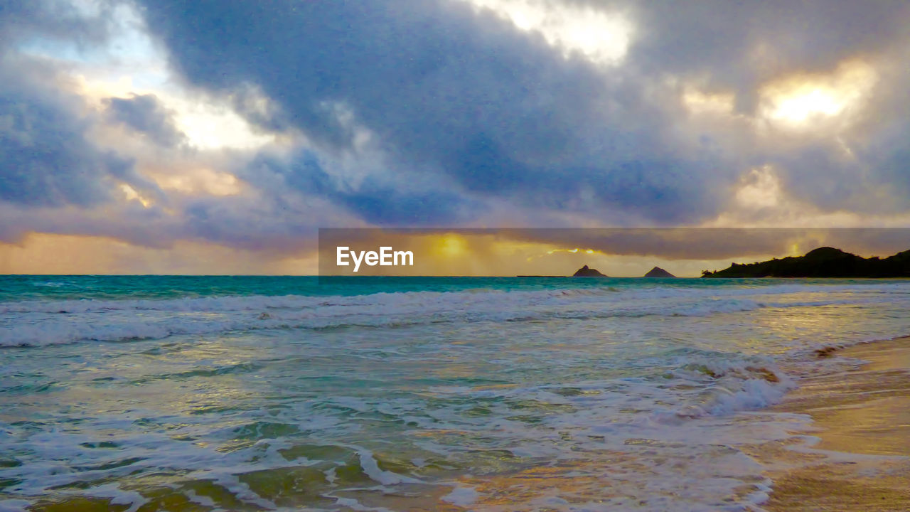 VIEW OF SEA AGAINST CLOUDY SKY