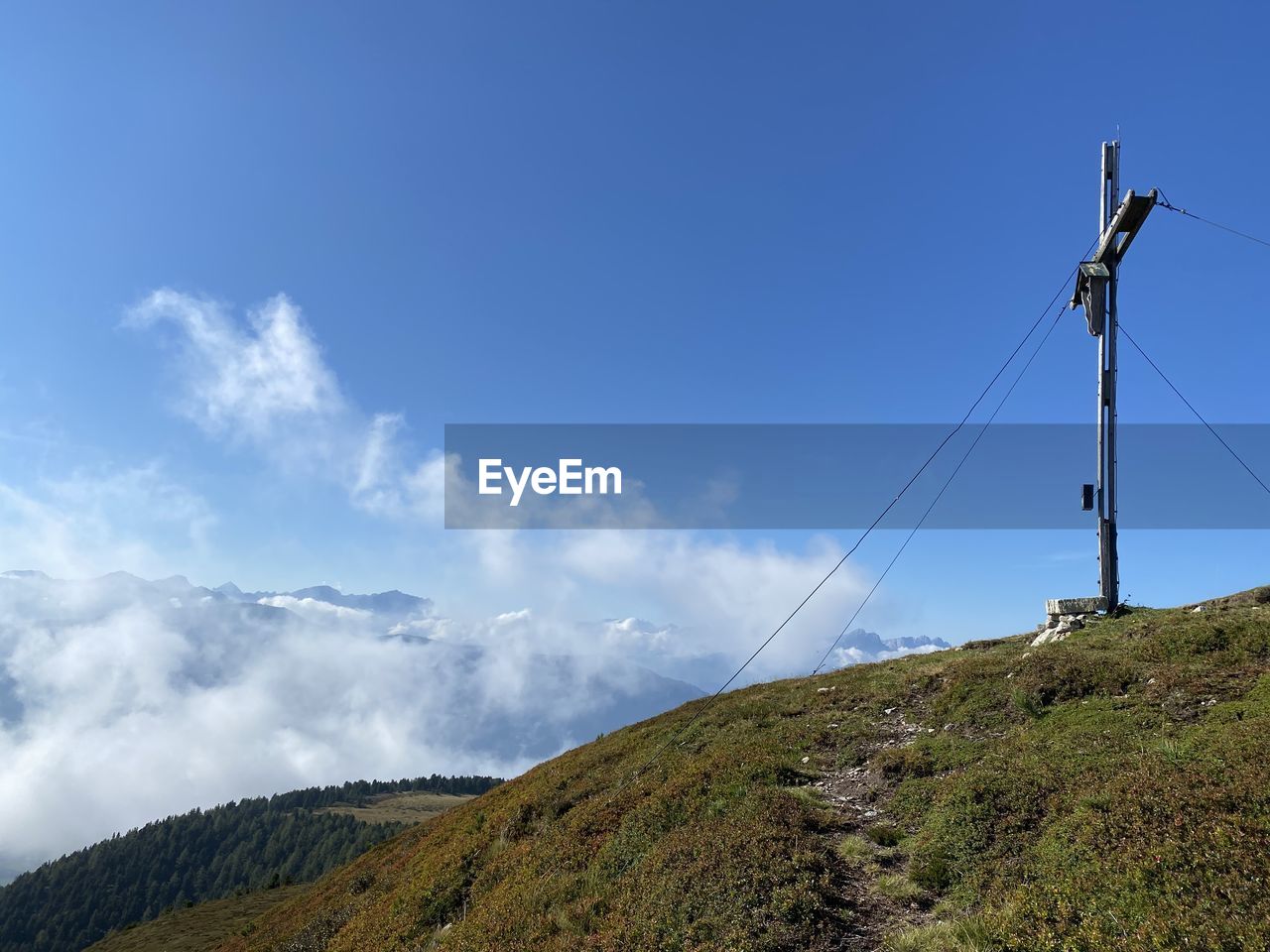 LOW ANGLE VIEW OF WIND TURBINE AGAINST SKY