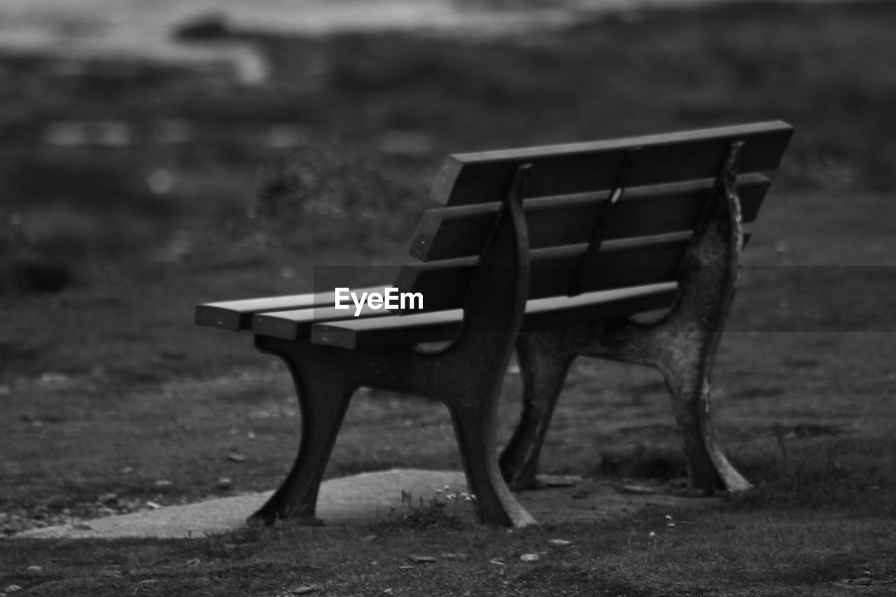 SIDE VIEW OF AN EMPTY BENCH