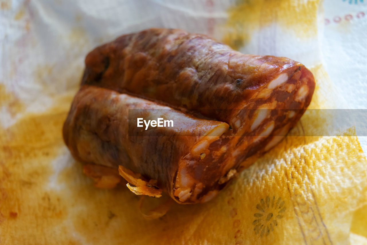 CLOSE-UP OF BREAD IN CONTAINER