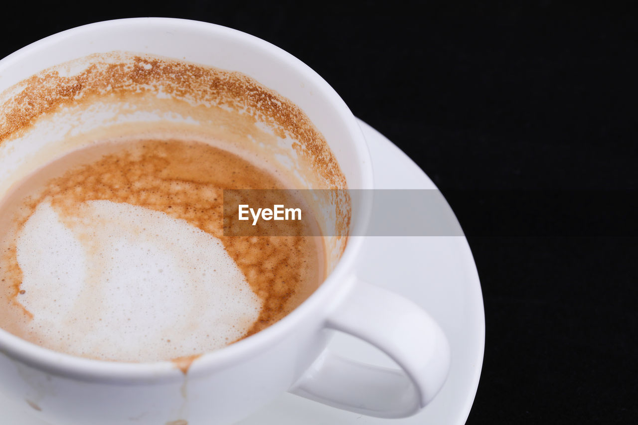 HIGH ANGLE VIEW OF COFFEE ON BLACK BACKGROUND
