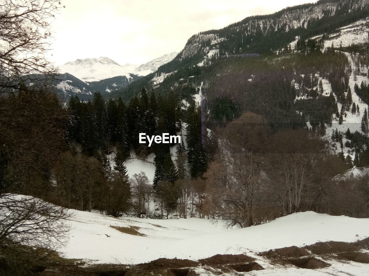 SCENIC VIEW OF SNOWCAPPED MOUNTAINS AGAINST SKY DURING WINTER