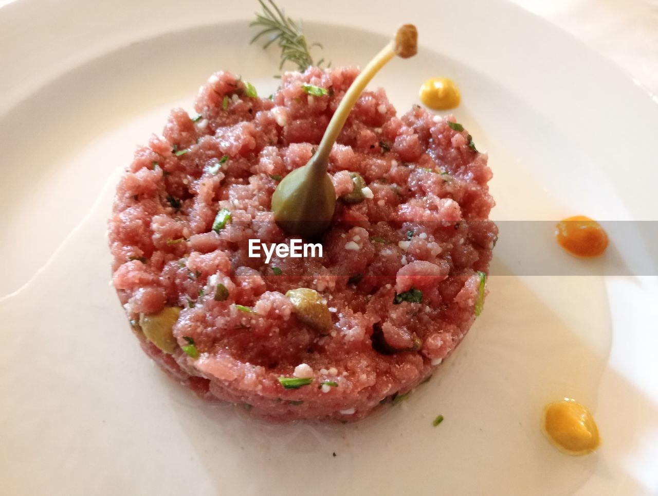 food and drink, food, meat, steak tartare, dish, healthy eating, freshness, cuisine, vegetable, plate, produce, fruit, meal, no people, indoors, red meat, fast food, wellbeing, pork, processed meat, beef, close-up