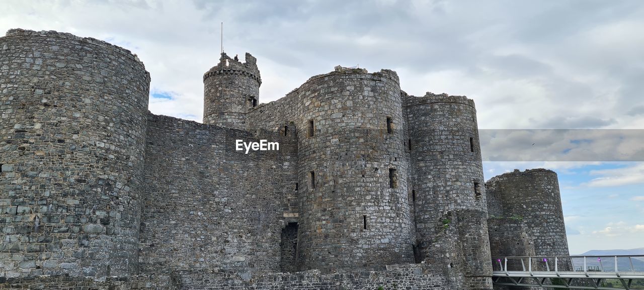 architecture, history, the past, built structure, building, castle, sky, building exterior, travel destinations, cloud, travel, nature, ancient, tourism, old ruin, old, ruins, medieval, wall, historic site, no people, fort, tower, city, outdoors, stone material, château, abbey