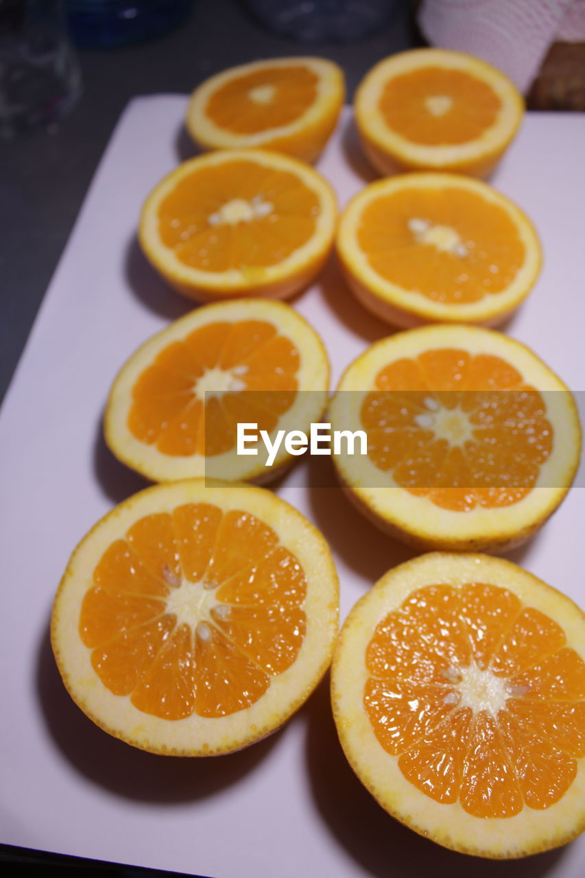 HIGH ANGLE VIEW OF ORANGE FRUIT ON TABLE