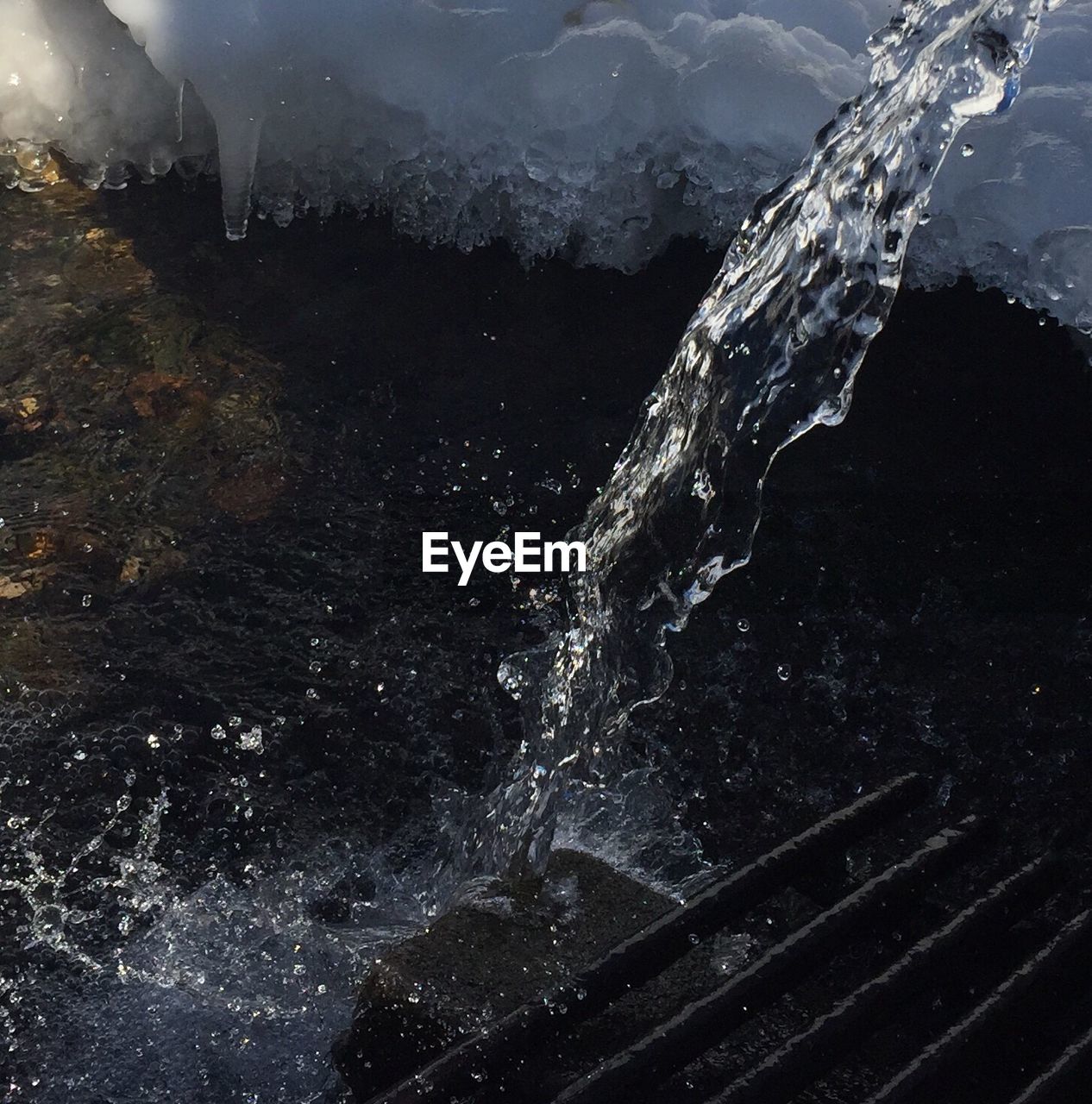 CLOSE-UP OF WATER AT NIGHT