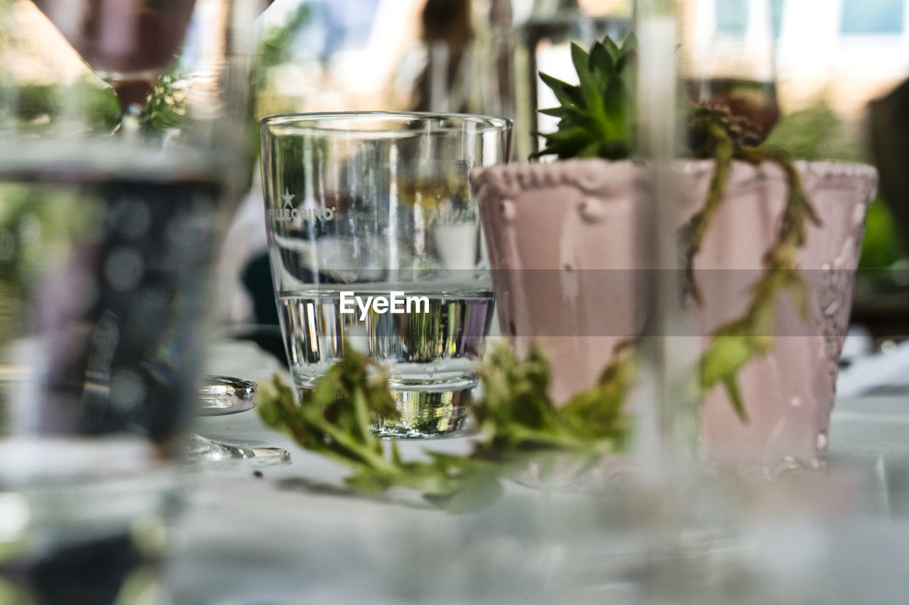 CLOSE-UP OF GLASS OF TABLE