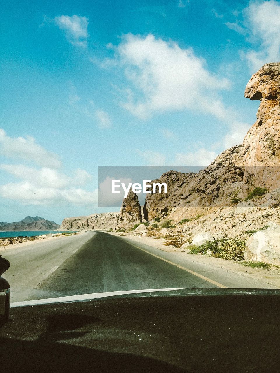 ROAD LEADING TOWARDS MOUNTAIN AGAINST SKY