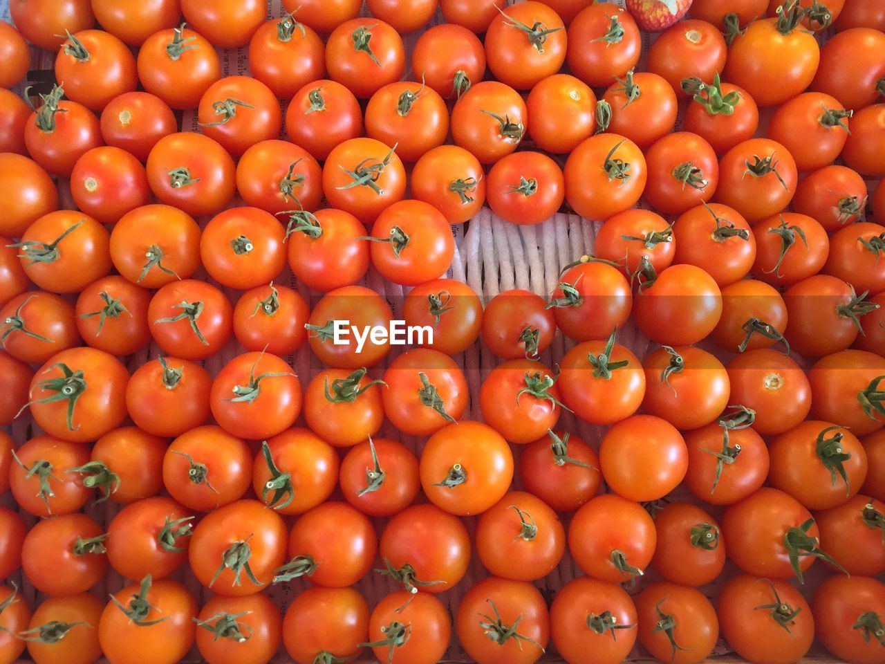 FULL FRAME SHOT OF ORANGES