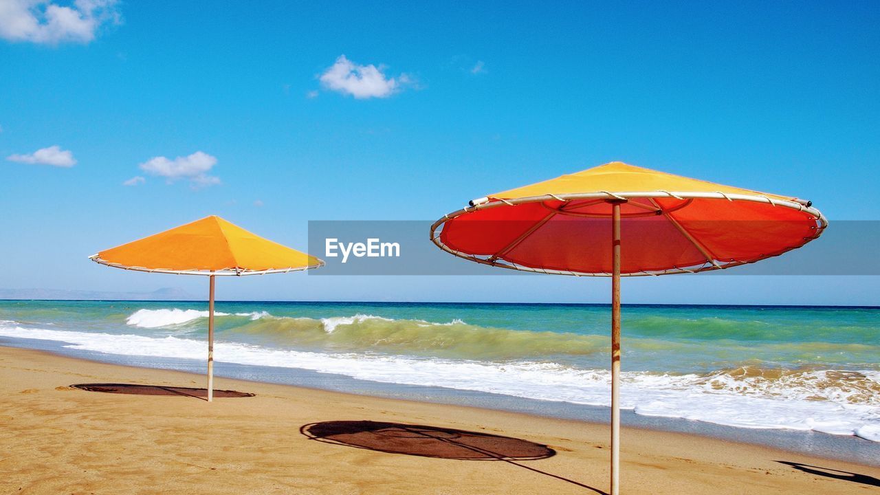 UMBRELLA ON BEACH