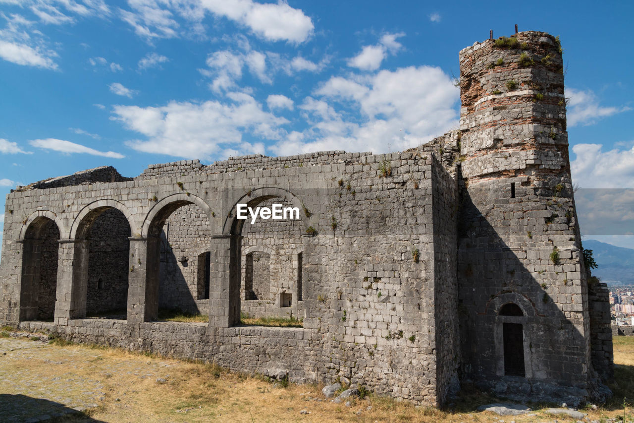 LOW ANGLE VIEW OF HISTORICAL BUILDING