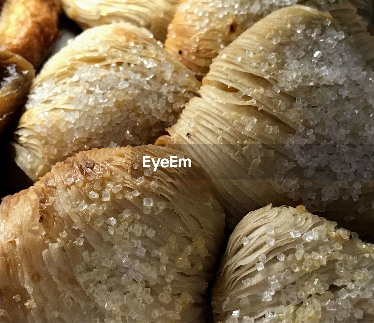 CLOSE-UP OF BREAD