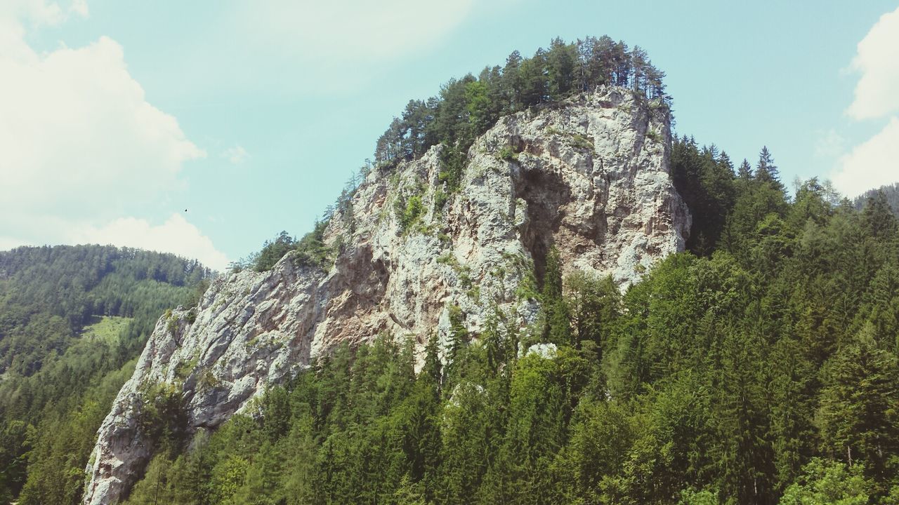 SCENIC VIEW OF ROCKY MOUNTAINS AGAINST SKY