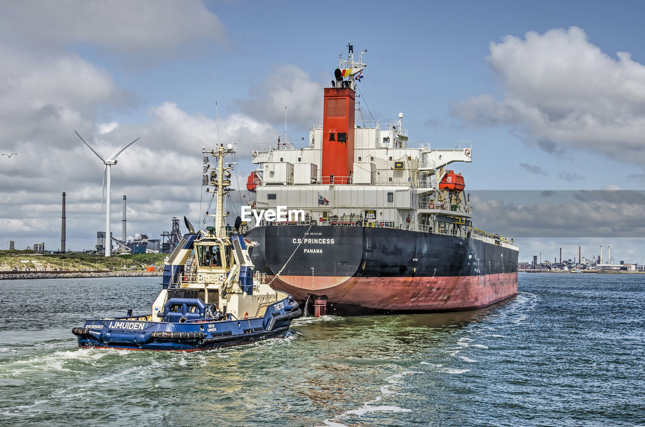 SHIP ON SEA AGAINST SKY