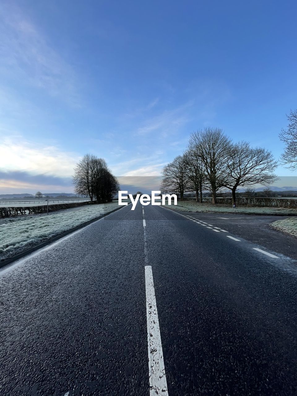 SURFACE LEVEL OF EMPTY ROAD AGAINST SKY