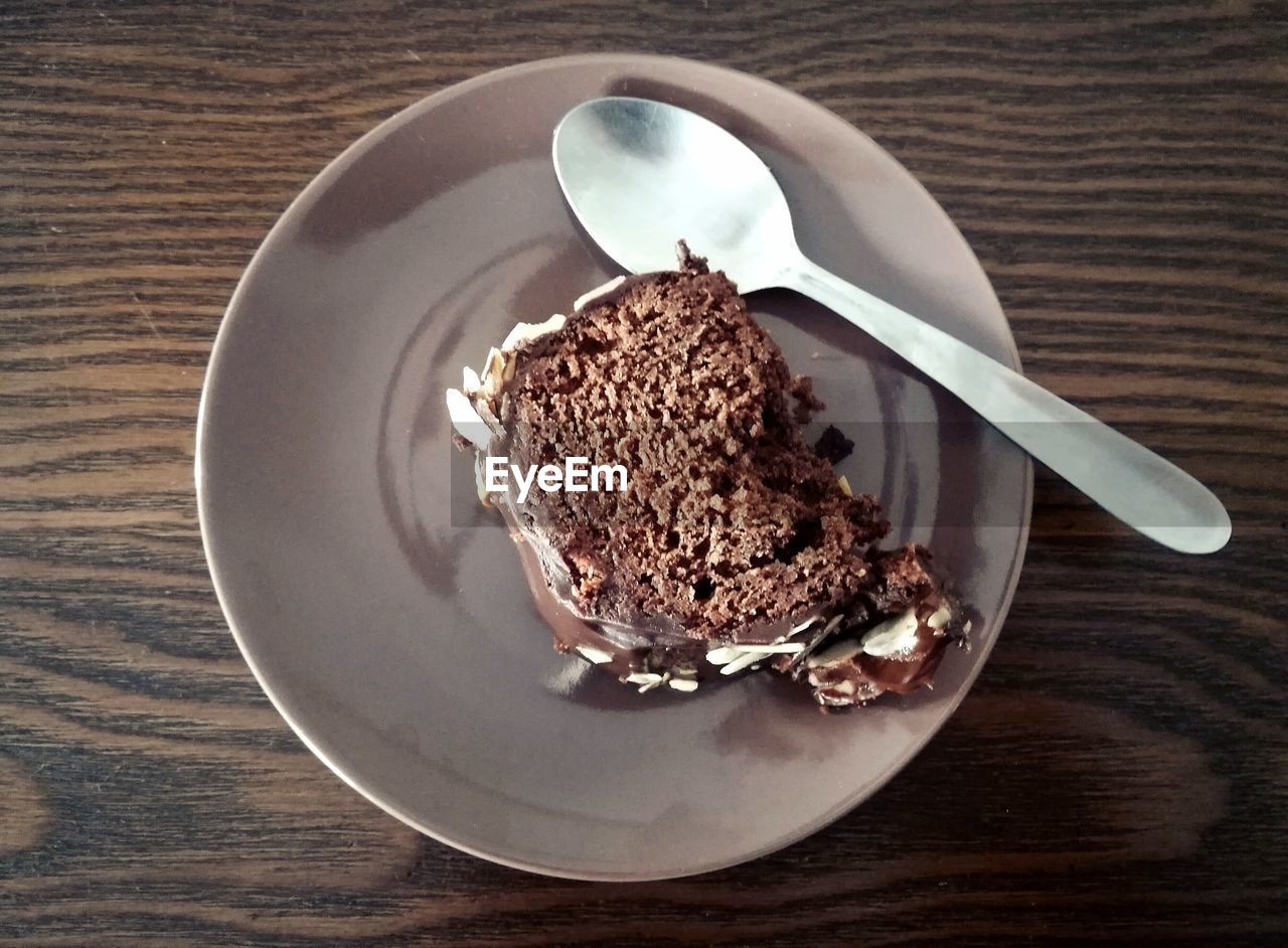 HIGH ANGLE VIEW OF DESSERT SERVED ON TABLE